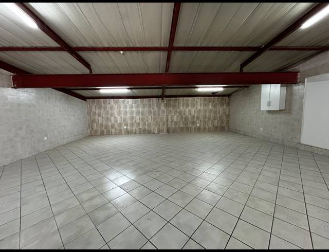 150M² WAREHOUSE TO LET IN WYNBERG
